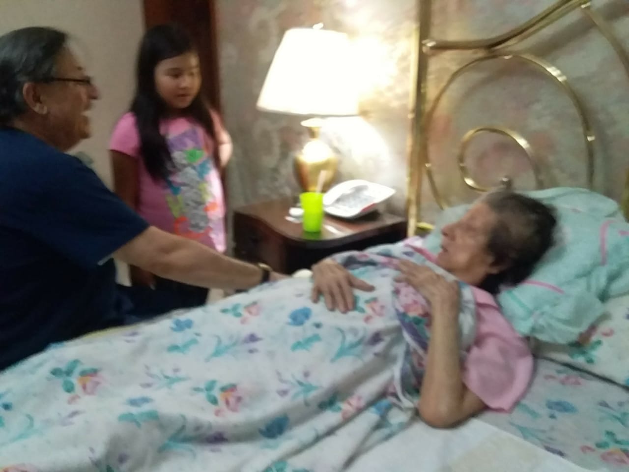 Atención a paciente en cama