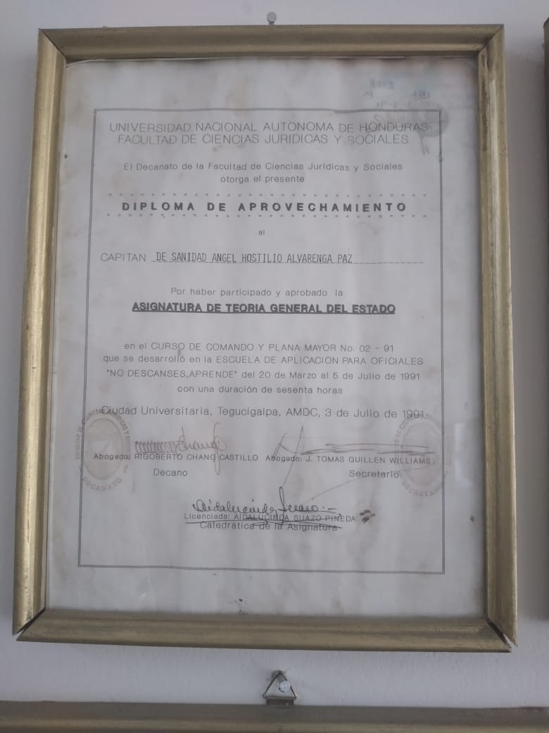 Diploma por Haber Participado y Aprobado la Asignatura de Teoría General del Estado